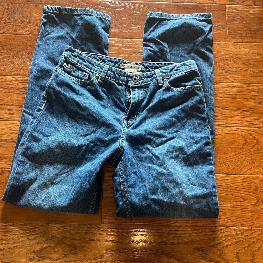 Tommy Hilfiger size 4 short dark wash classic fit jeans
